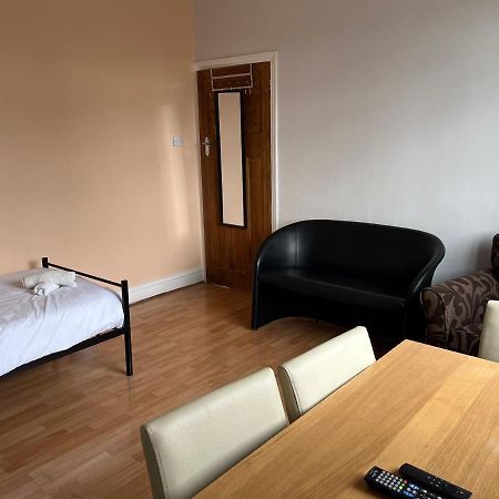 2 Bedroom Apartment, 5 Minutes From City Centre Newcastle upon Tyne Exterior foto